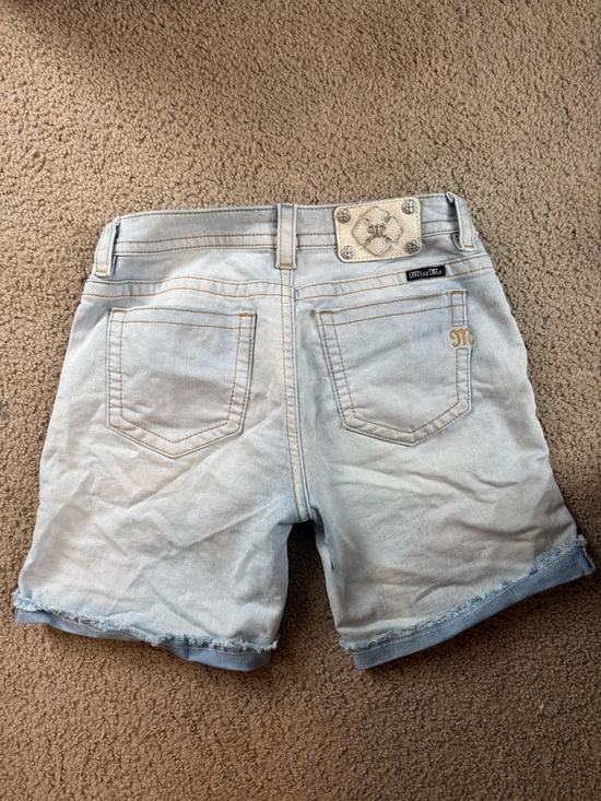 Miss Me Light and Wash Distressed Denim Shorts - Mid rise mid short - Size 29/32 - Picture 3 of 9